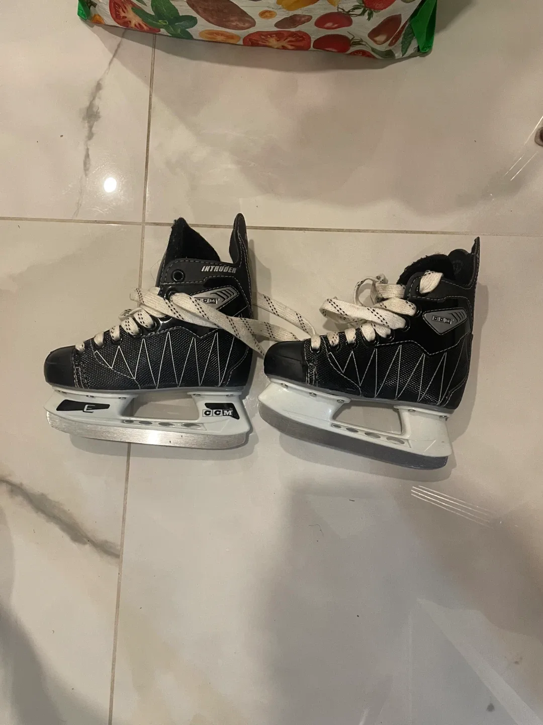 CCM Intruder Ice Skates - 11 junior Size image indicator(3)