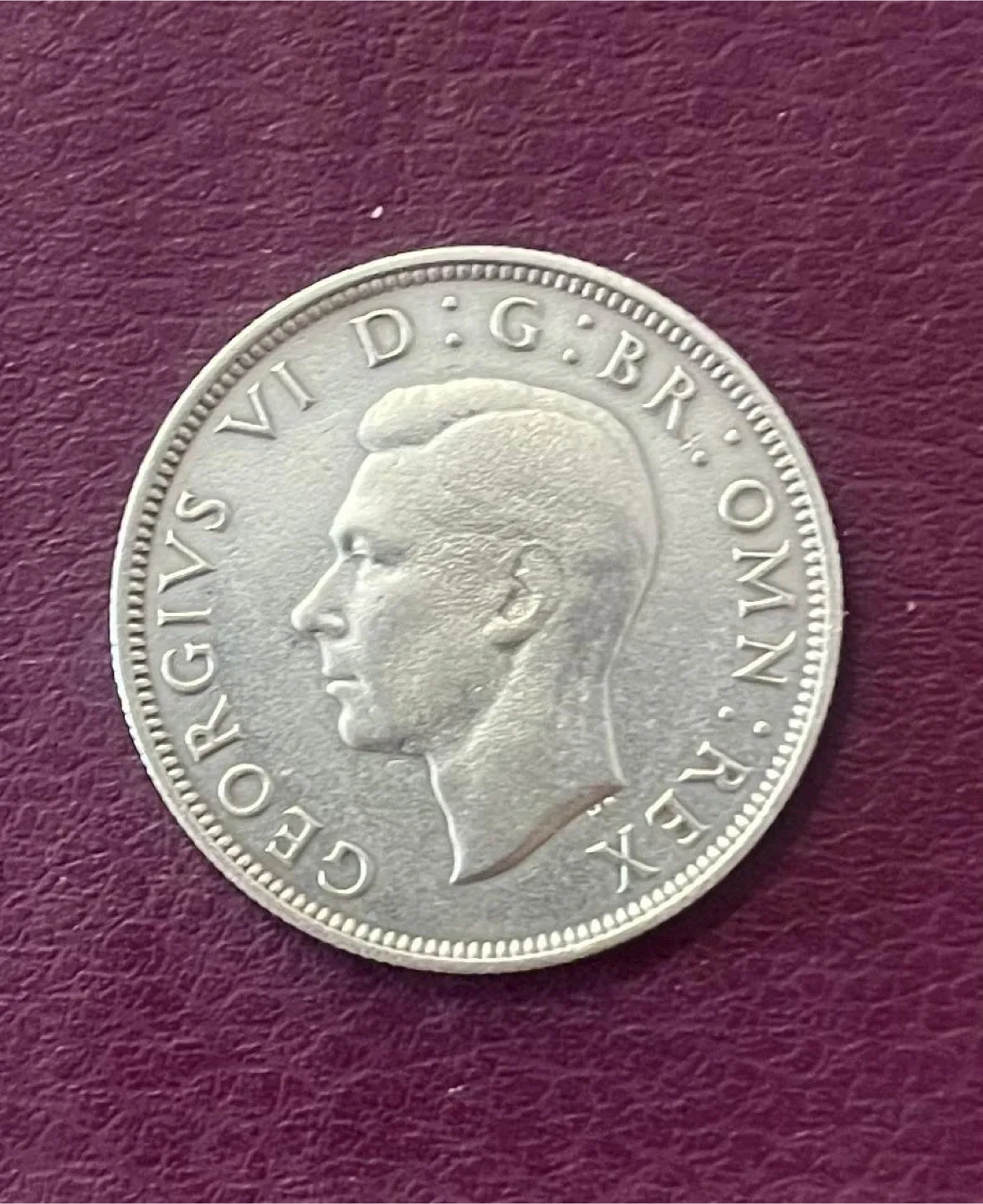 Vintage Silver 1946 Half Crown Coin image indicator(2)