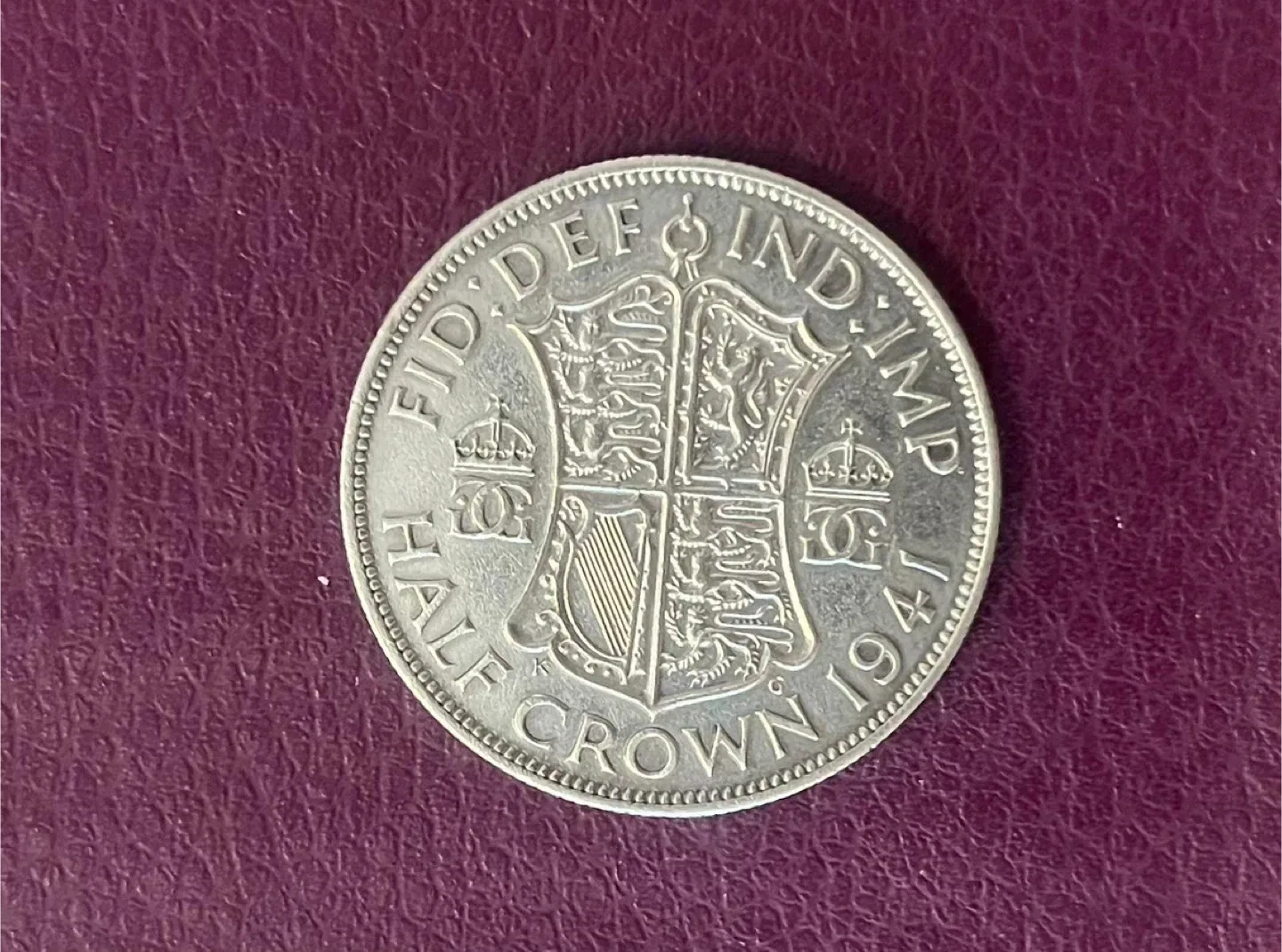 Vintage Silver 1946 Half Crown Coin image indicator(6)