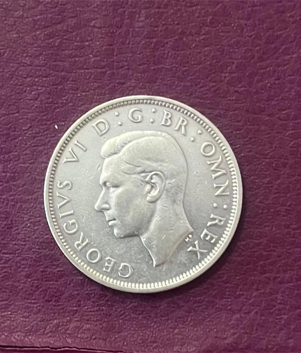Vintage Silver 1946 Half Crown Coin image indicator(4)