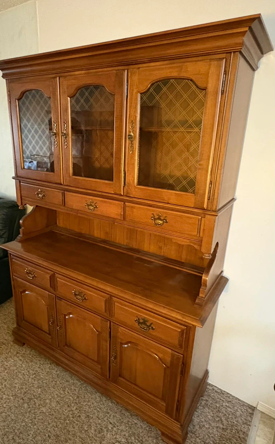 Maple Wooden Hutch with Glass Cabinets - photo 3