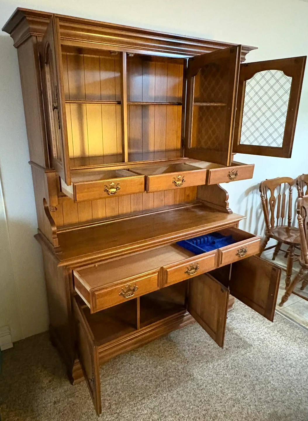 Maple Wooden Hutch with Glass Cabinets - photo 5