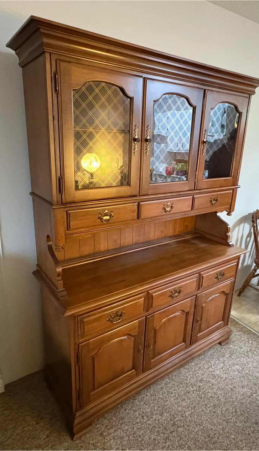 Maple Wooden Hutch with Glass Cabinets - photo 2