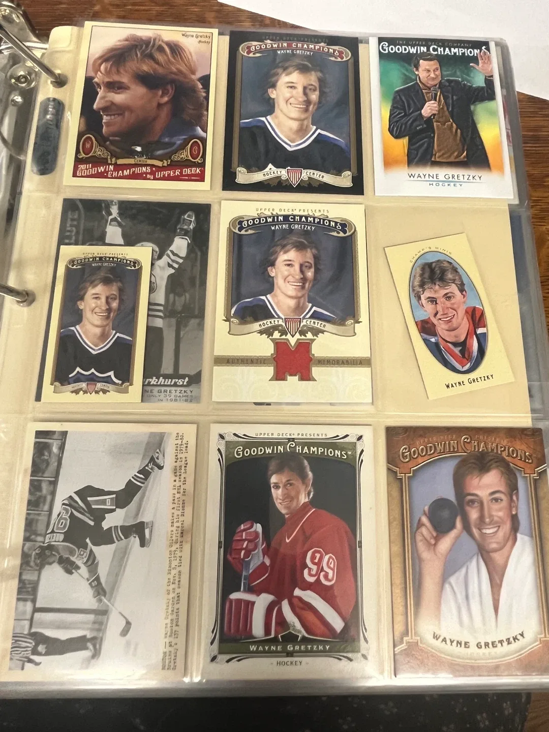 Wayne Gretzky Hockey Cards Collection image indicator(3)