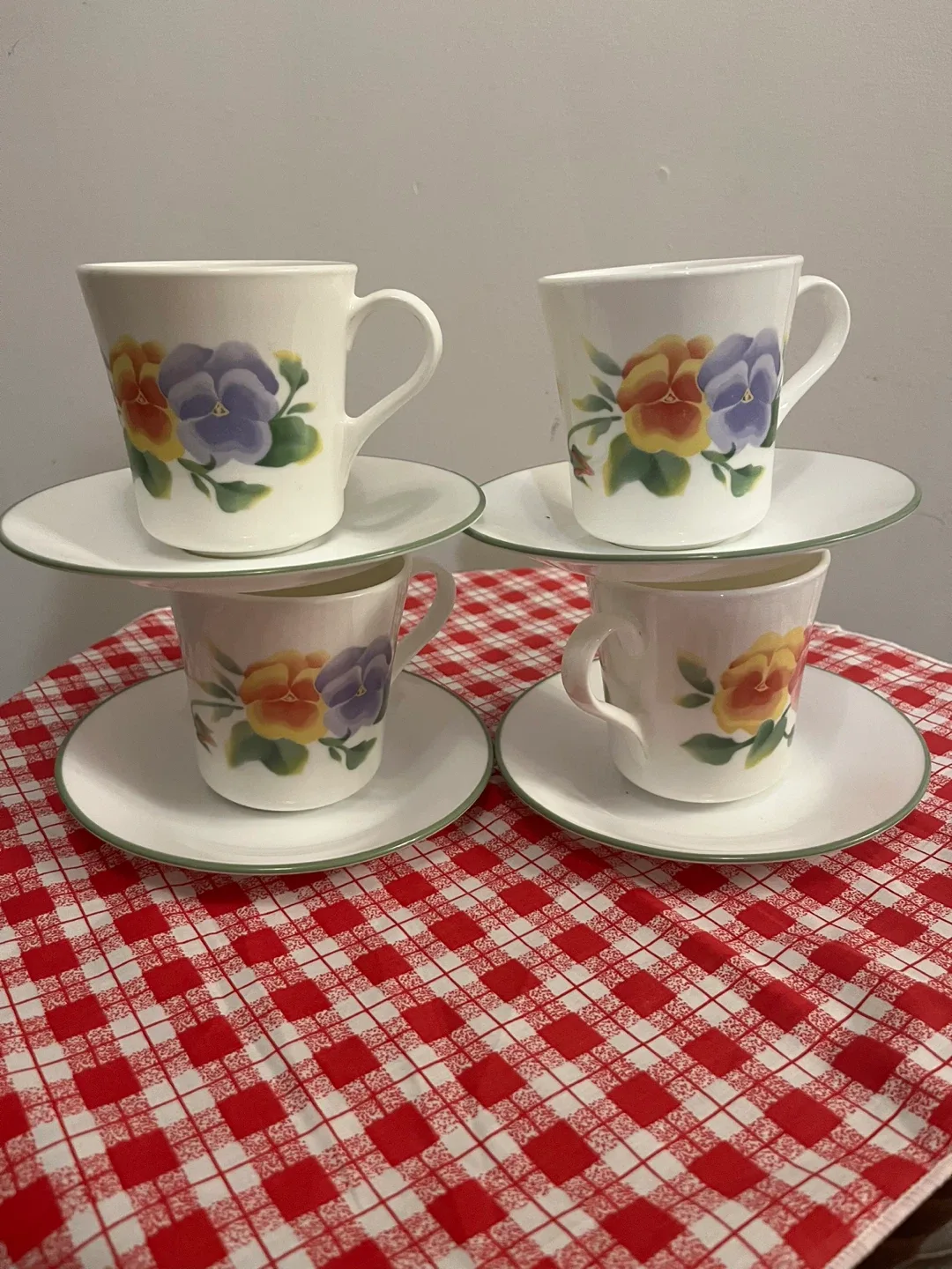 Corelle blush set of 4 blush  Cups and Saucers