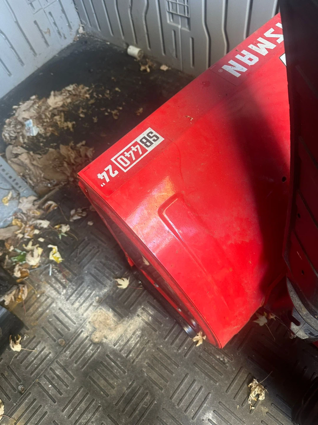 CRAFTSMAN 24” Gas Snow Blower - photo 4
