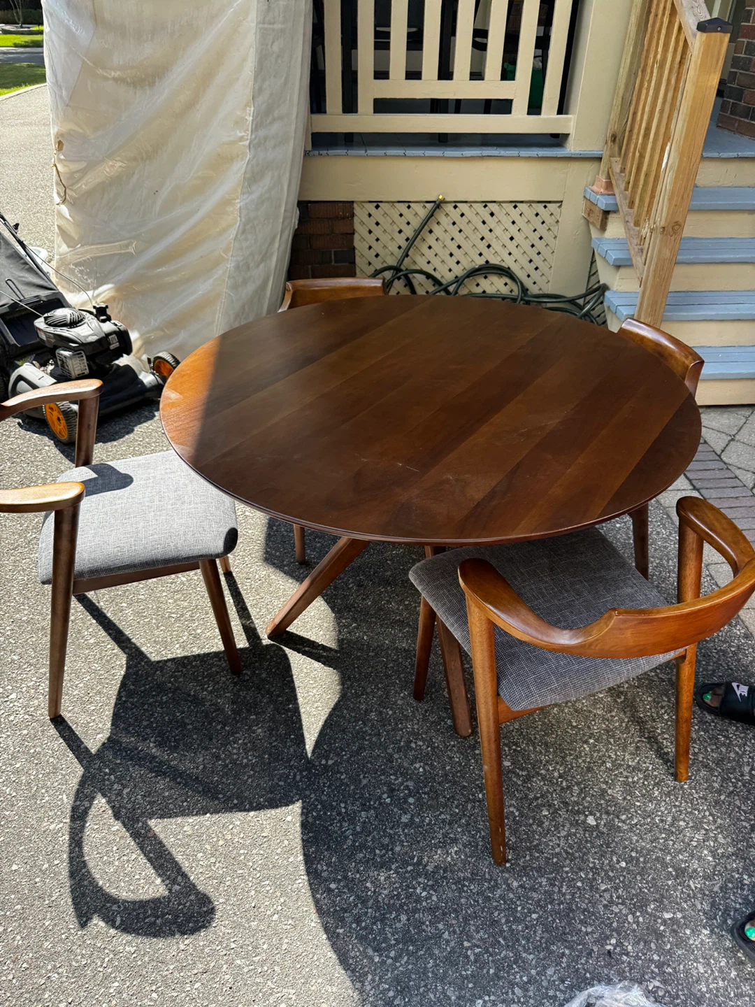 Round Dining Table with 4 Chairs