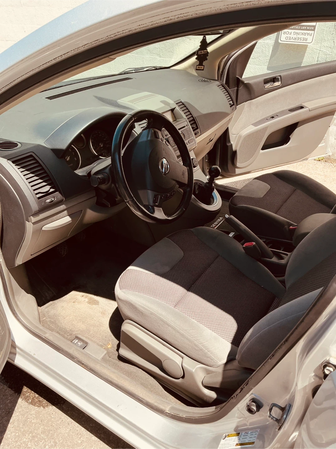Nissan Sentra 2.0S Interior