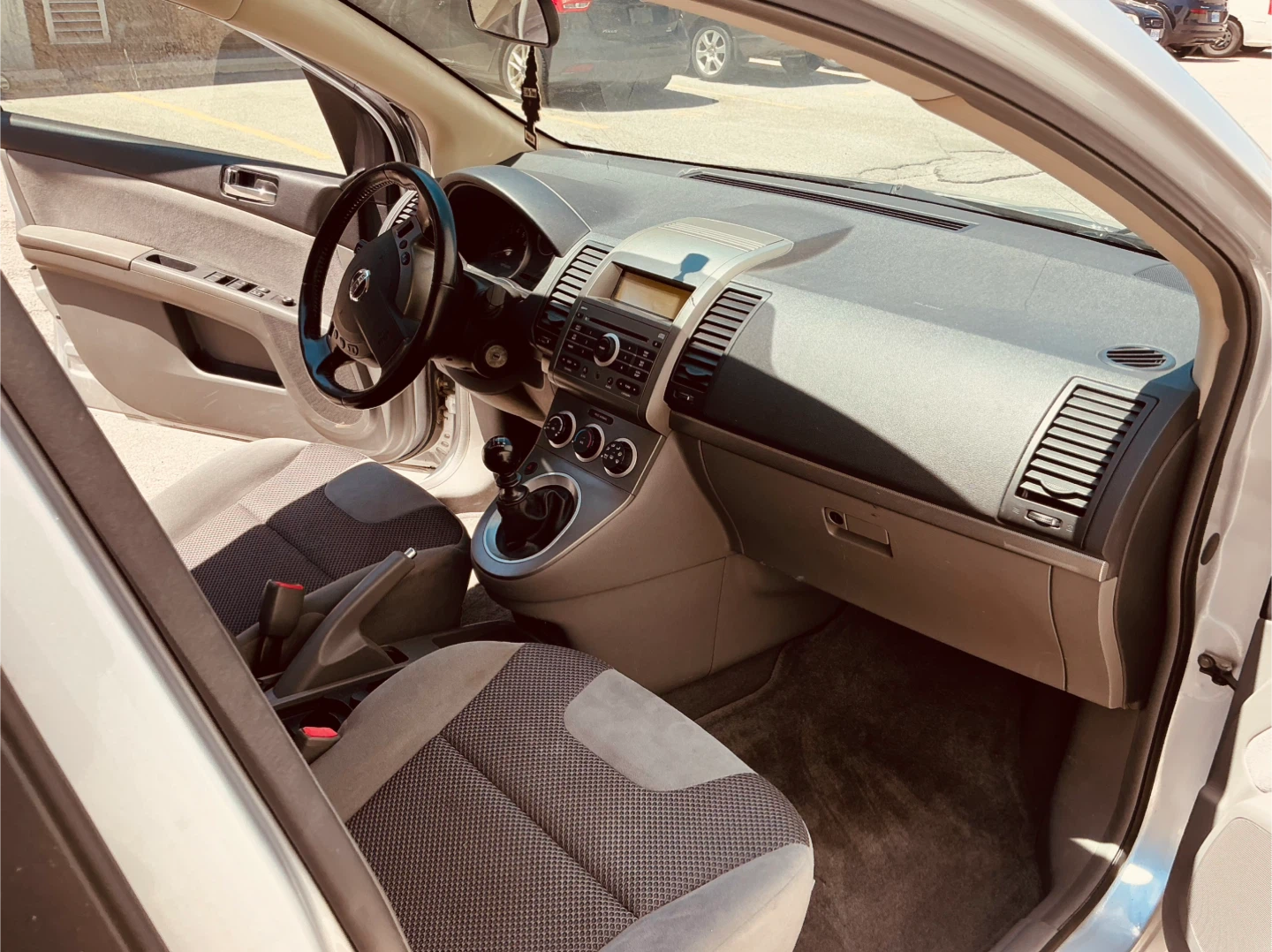 Nissan Sentra 2.0S Interior - photo 2