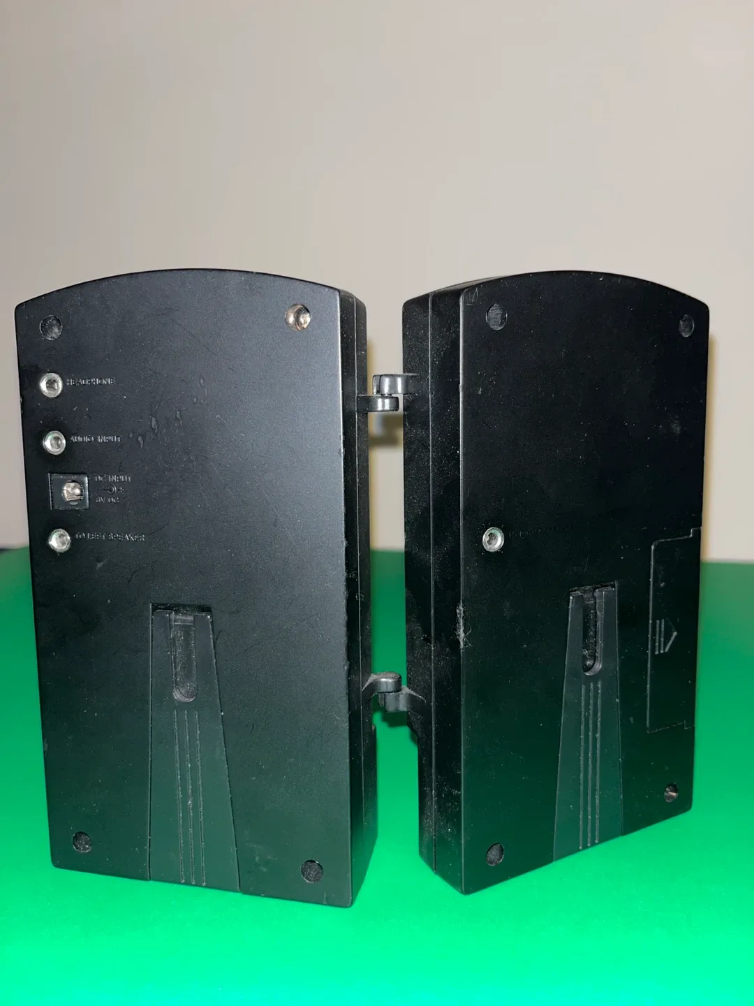 Koss R-50 Personal Portable Speakers image indicator(2)