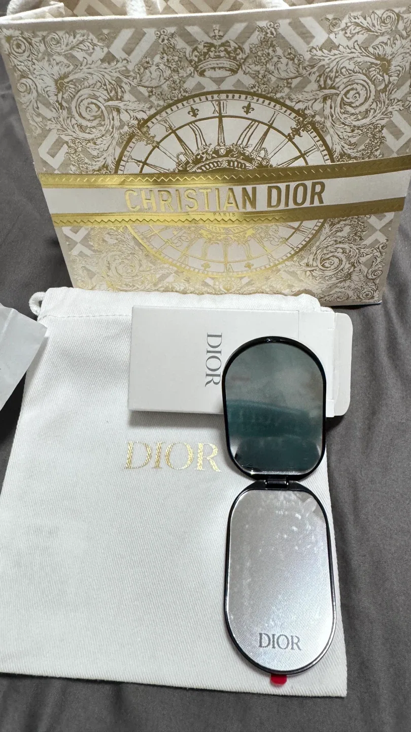 Dior Pocket Mirror image indicator(2)
