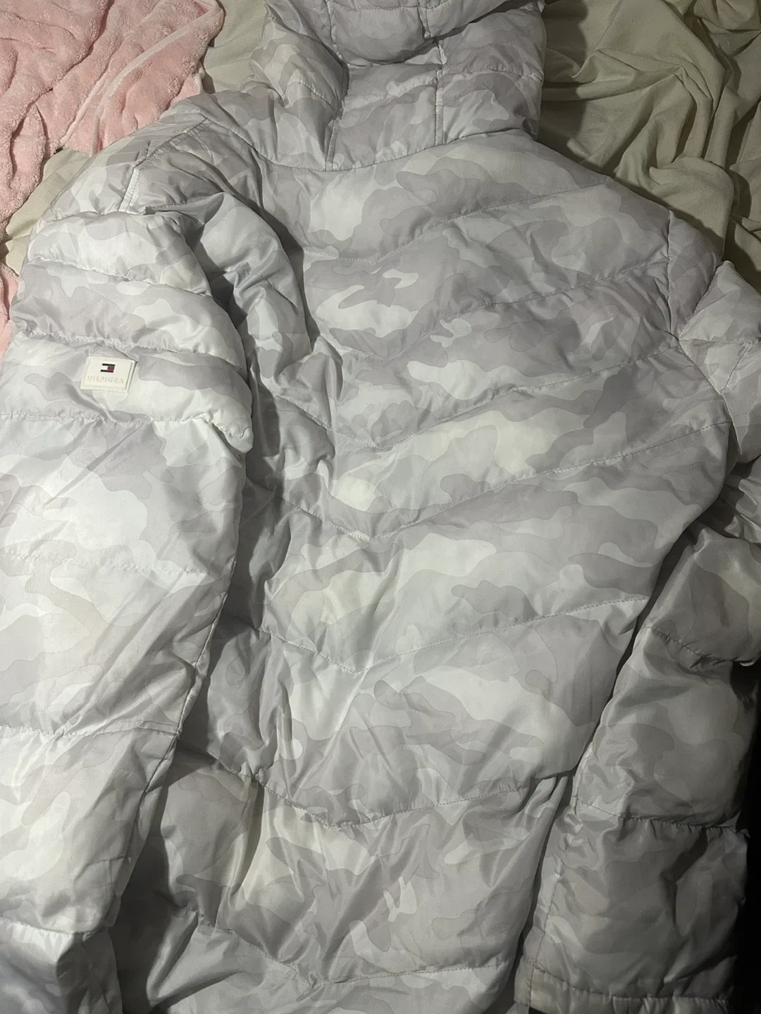 Tommy Hilfiger Camo Puffer Jacket, Size G Large image indicator(3)