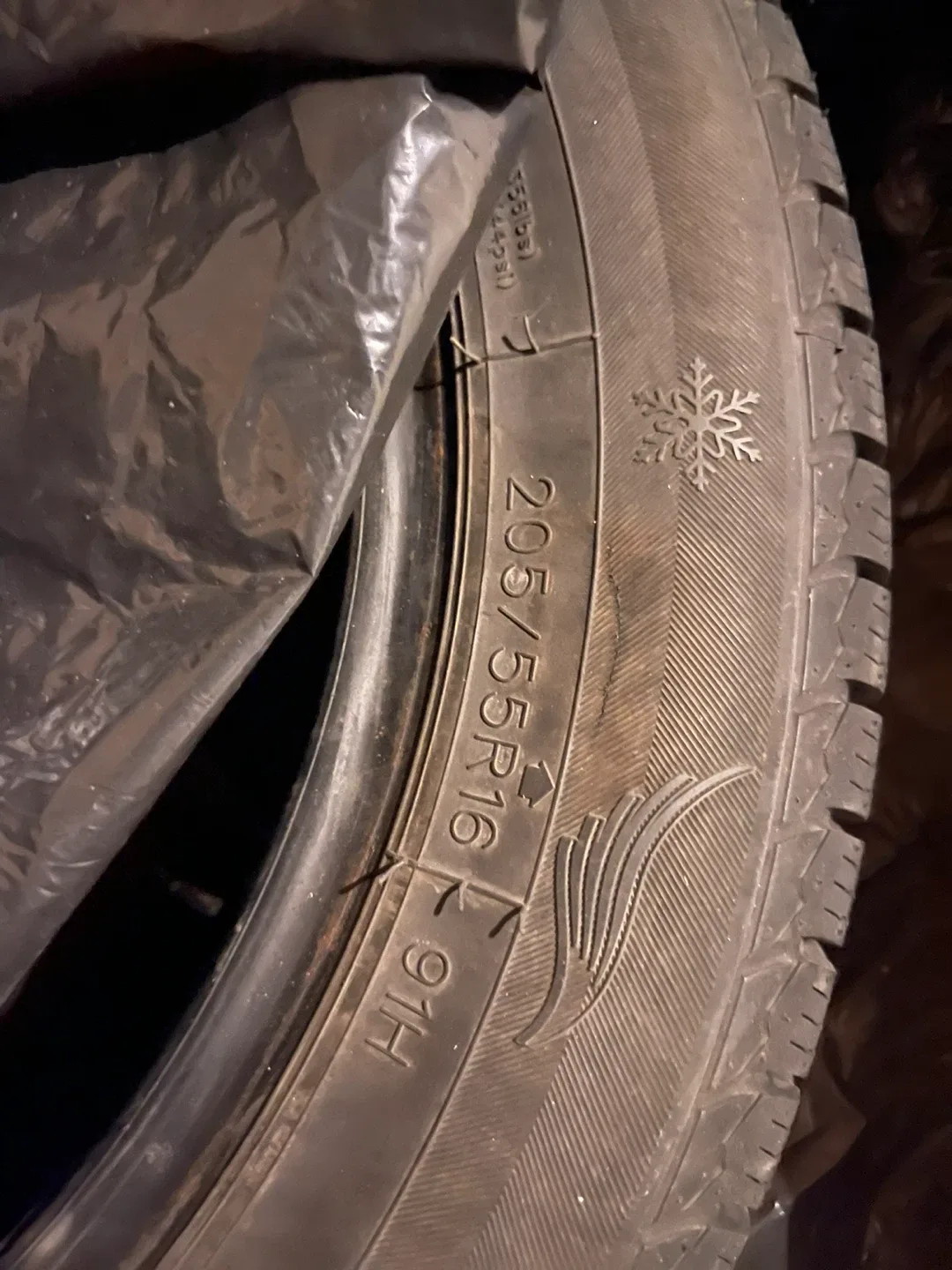 205/55R16 Winter Tire - Like New! image indicator(3)