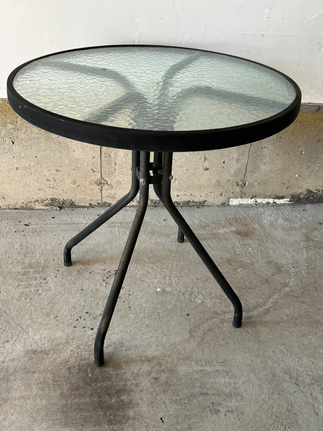 Round Glass Top Outdoor Bistro Table image indicator(2)