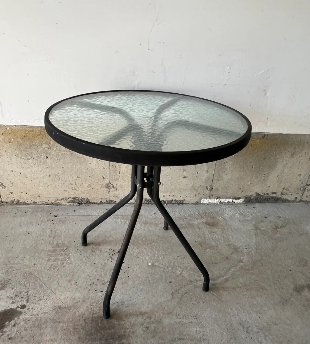 Round Glass Top Outdoor Table thumbnail