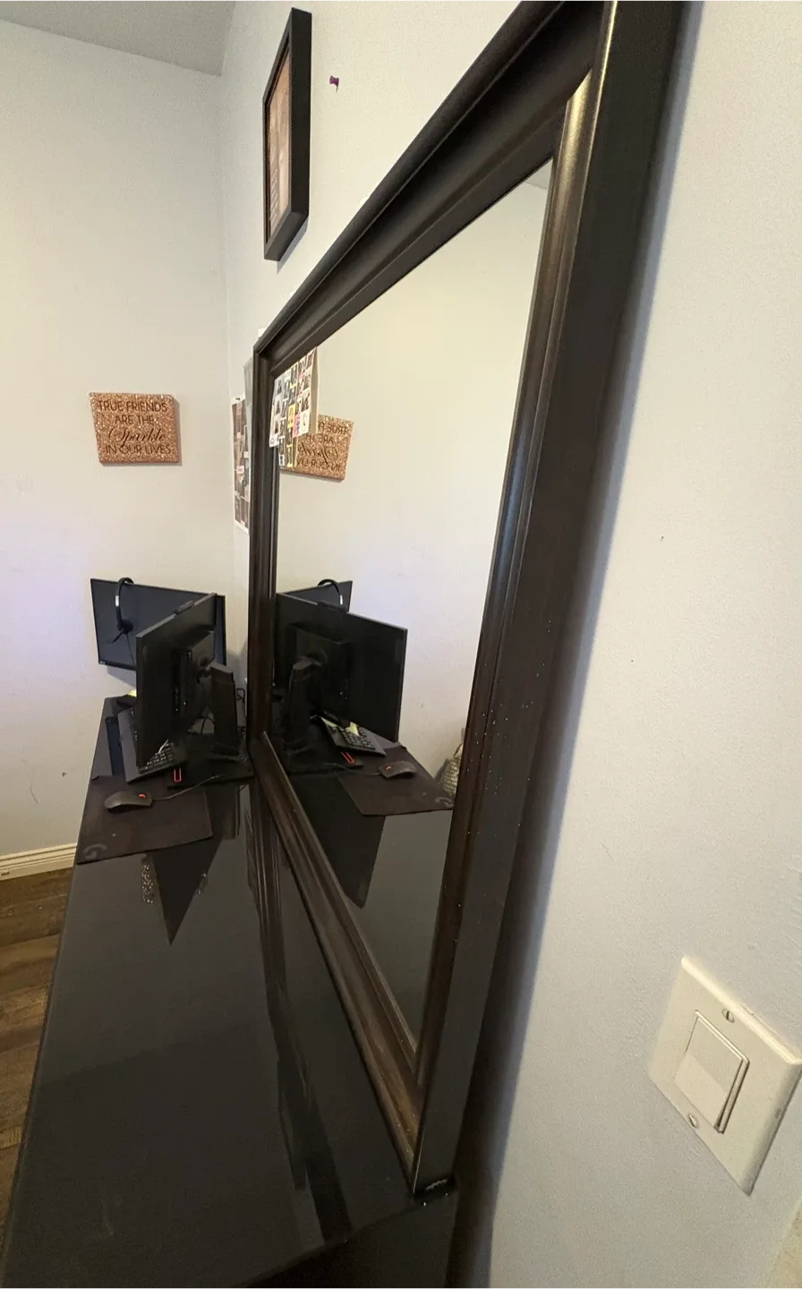 Dresser with Mirror image indicator(2)