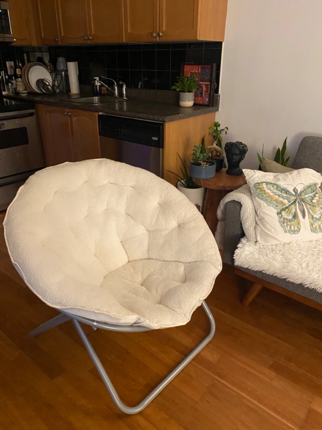 Stylish and Foldable Saucer Chair - photo 2
