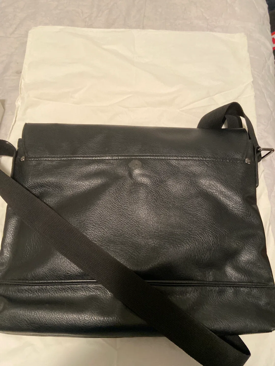 Kenneth Cole Reaction Black Messenger Bag image indicator(5)