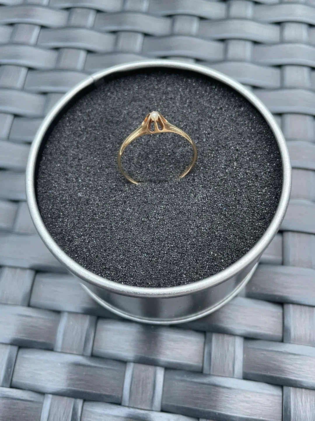 14kt Vintage solid gold ring with seed pearl image indicator(2)