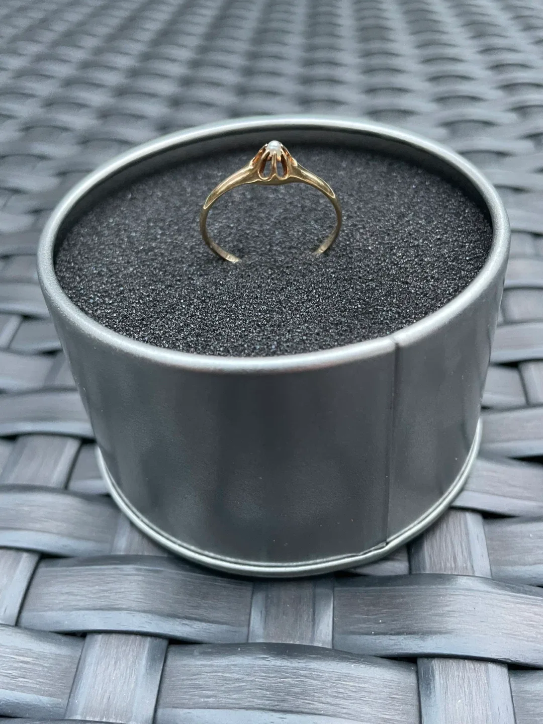 14kt Vintage solid gold ring with seed pearl image indicator(6)