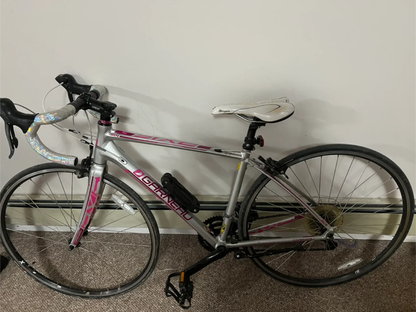 Louis Garneau Bike - Silver & Pink image indicator(2)