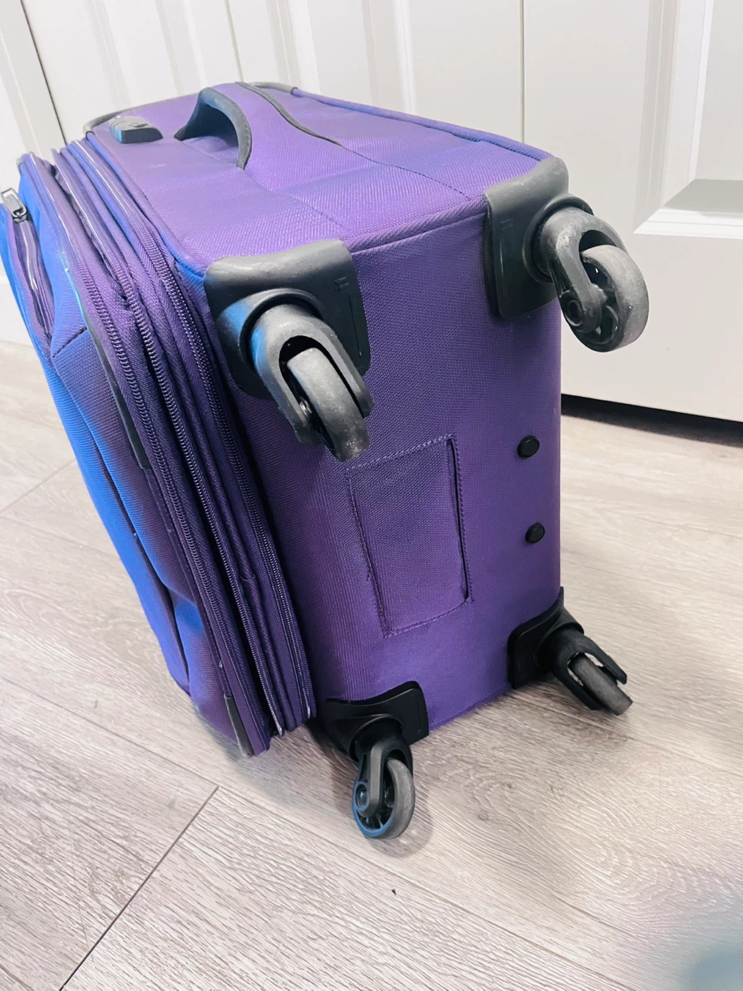 It Luggage Expandable Carry-On Suitcase - photo 4