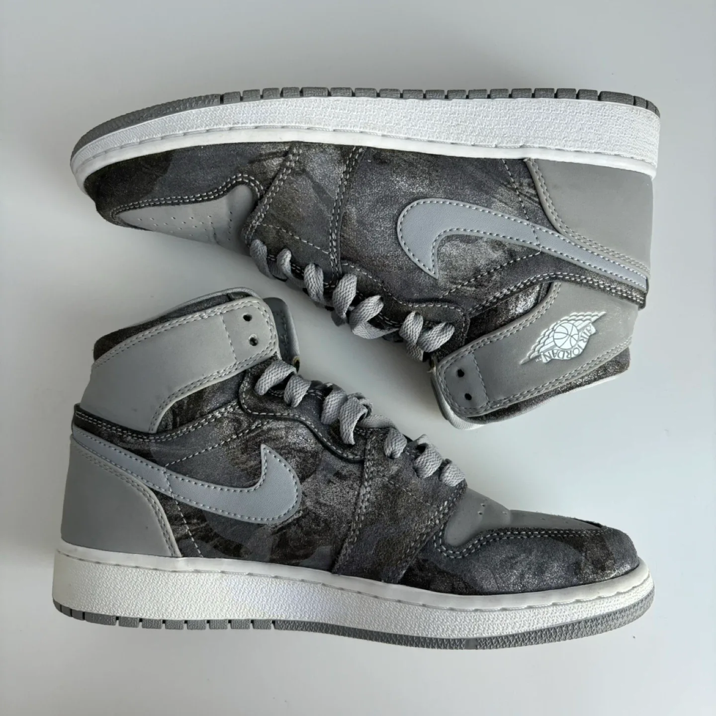 Air Jordan 1 — Size 4.5Y or 6W image indicator(4)