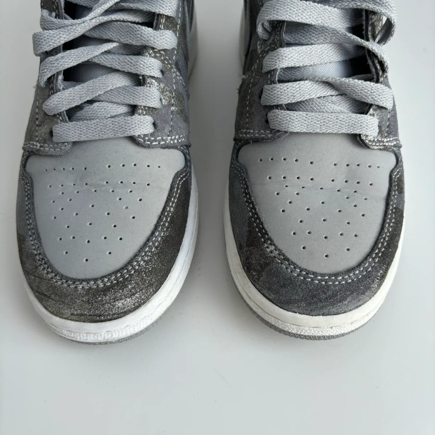 Air Jordan 1 — Size 4.5Y or 6W image indicator(5)