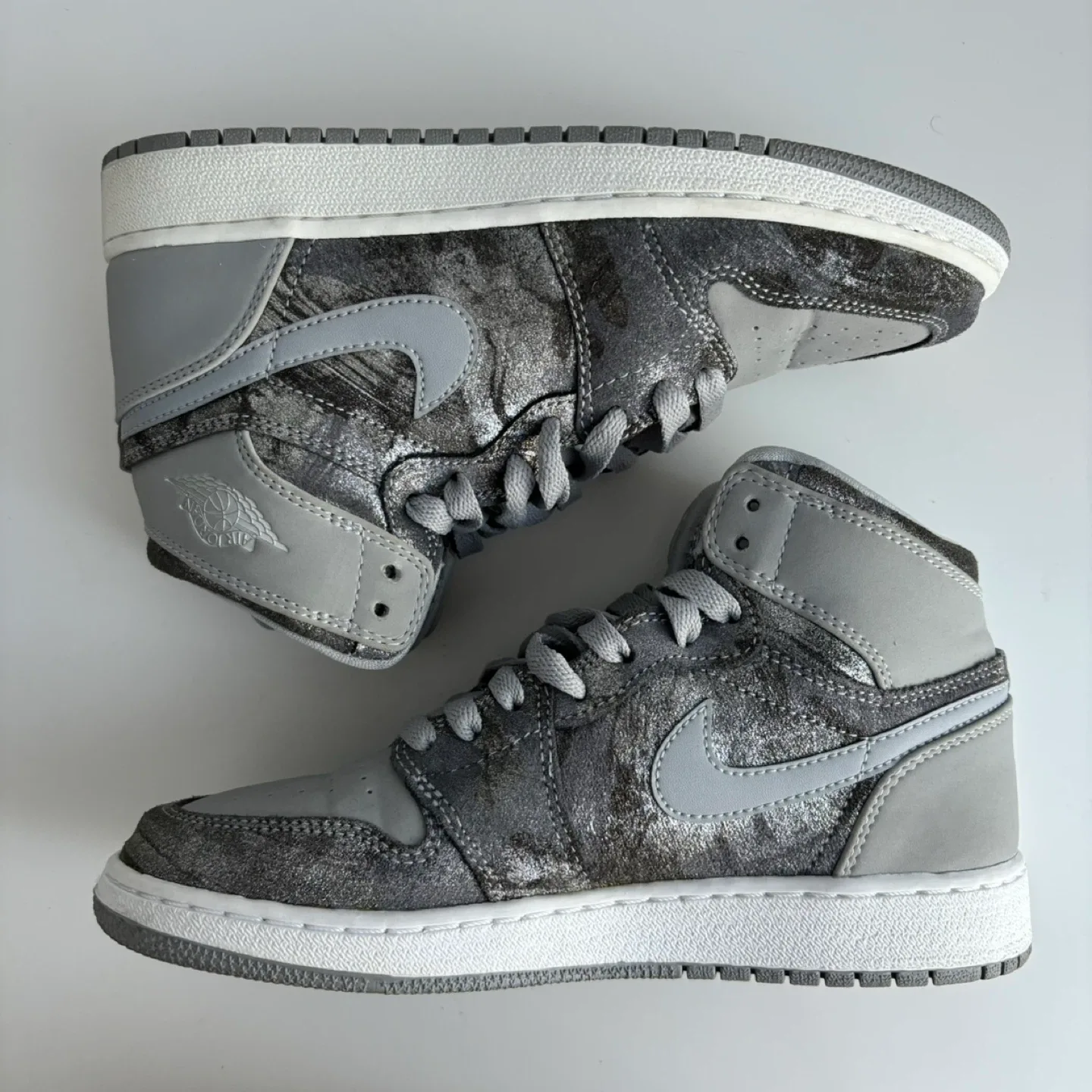 Air Jordan 1 — Size 4.5Y or 6W image indicator(3)