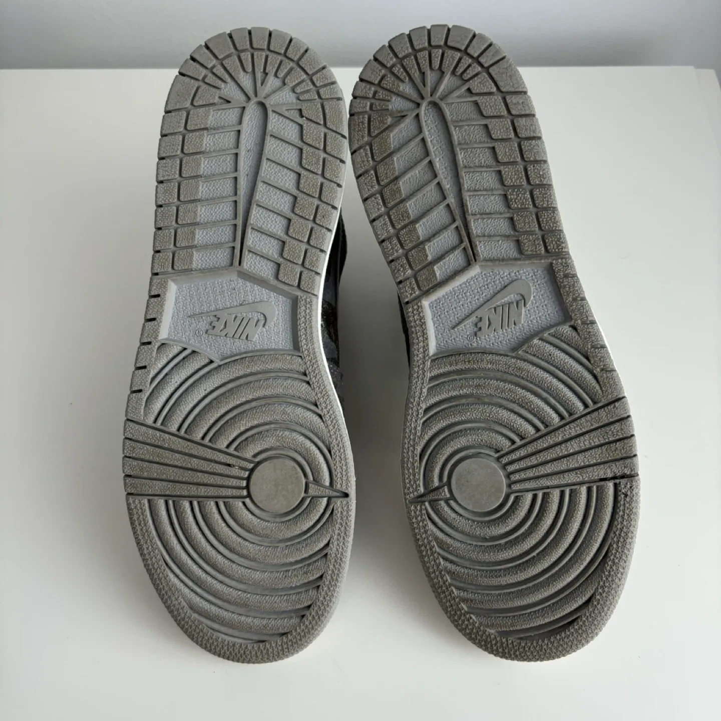 Air Jordan 1 — Size 4.5Y or 6W image indicator(8)