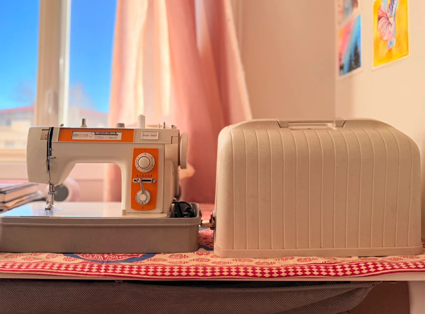 Vintage Sewing Machine with Case - photo 4