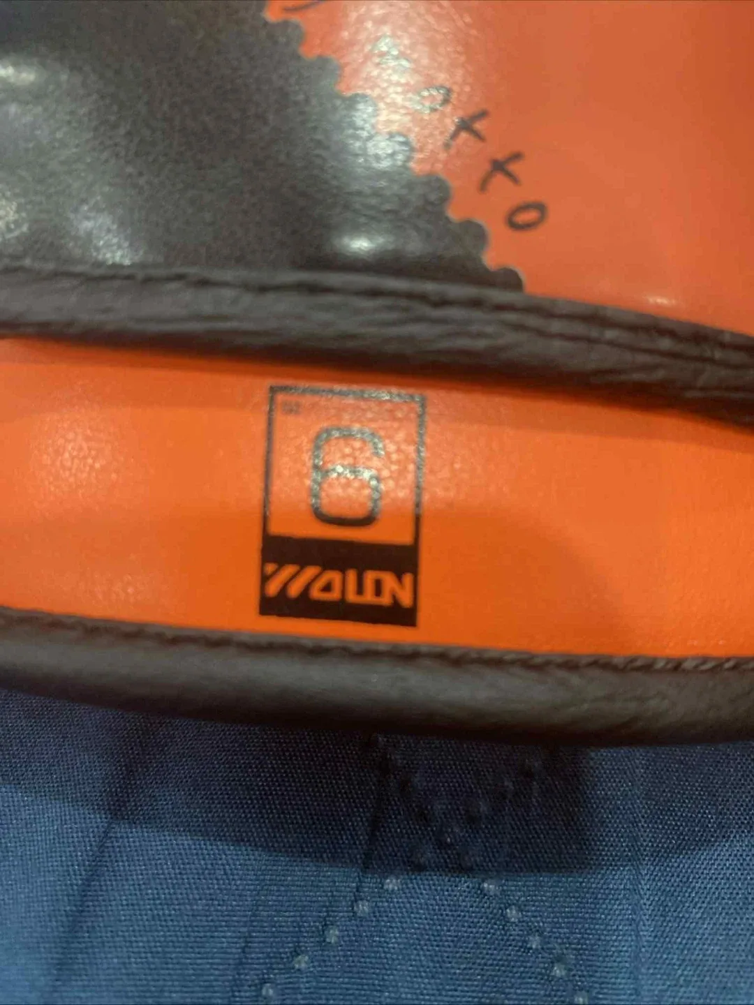 Walon Champion Boxing Gloves - Size 6 image indicator(2)