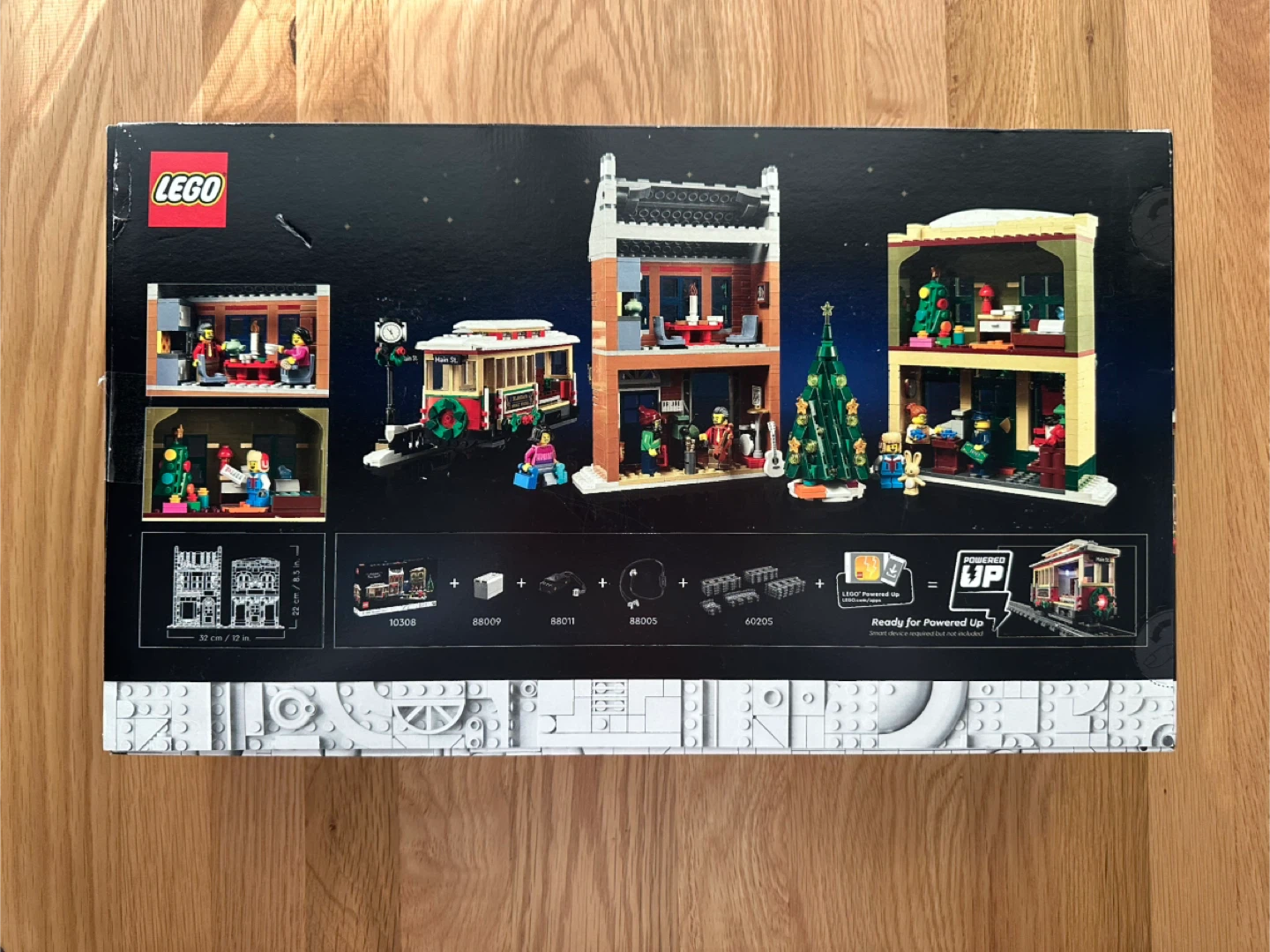 LEGO: Retired Holiday Main Street Winter Village Set (10308) - photo 2