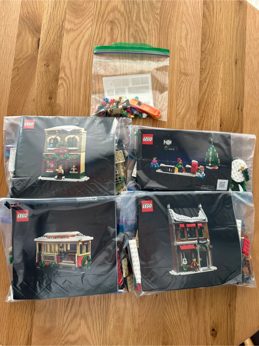 LEGO: Retired Holiday Main Street Winter Village Set (10308) - photo 4