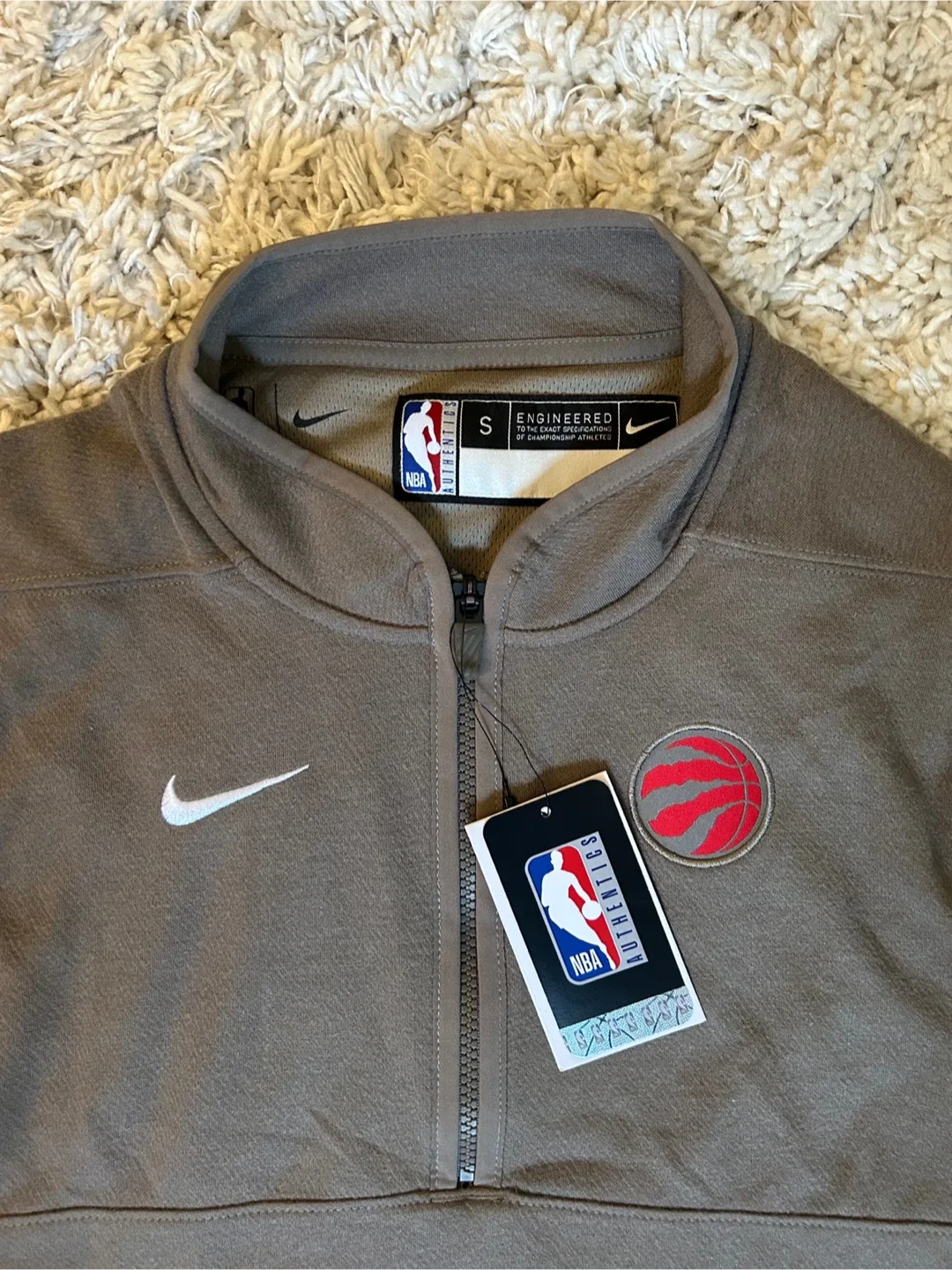 Men's Nike Toronto Raptors Authentic Performance 1/4-Zip image indicator(2)