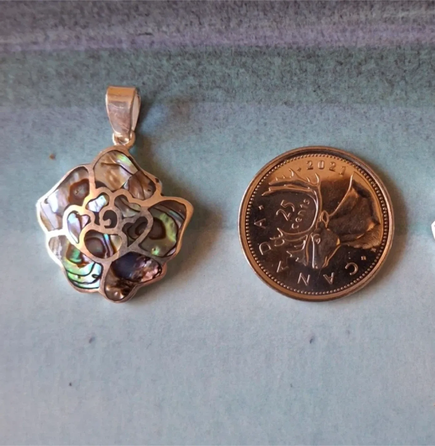 Abalone flower pendant (silver stamped 925, priced per item) image indicator(2)