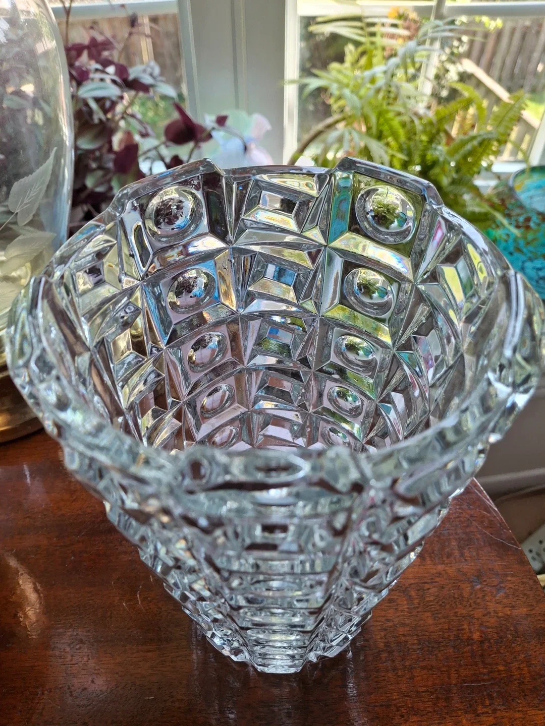 Crystal vase with textured detail & scalloped edge image indicator(2)