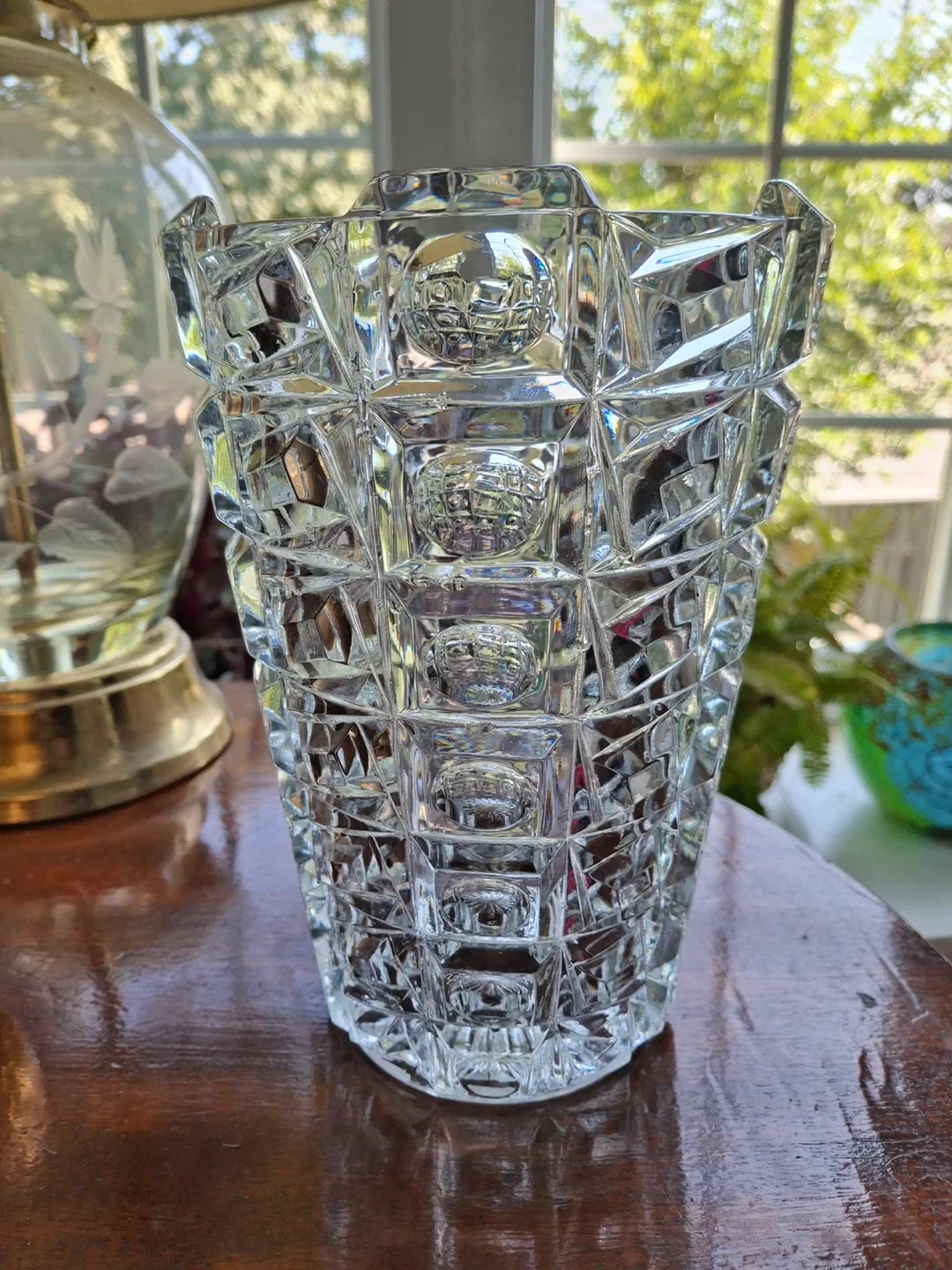 Crystal vase with textured detail & scalloped edge image indicator(3)