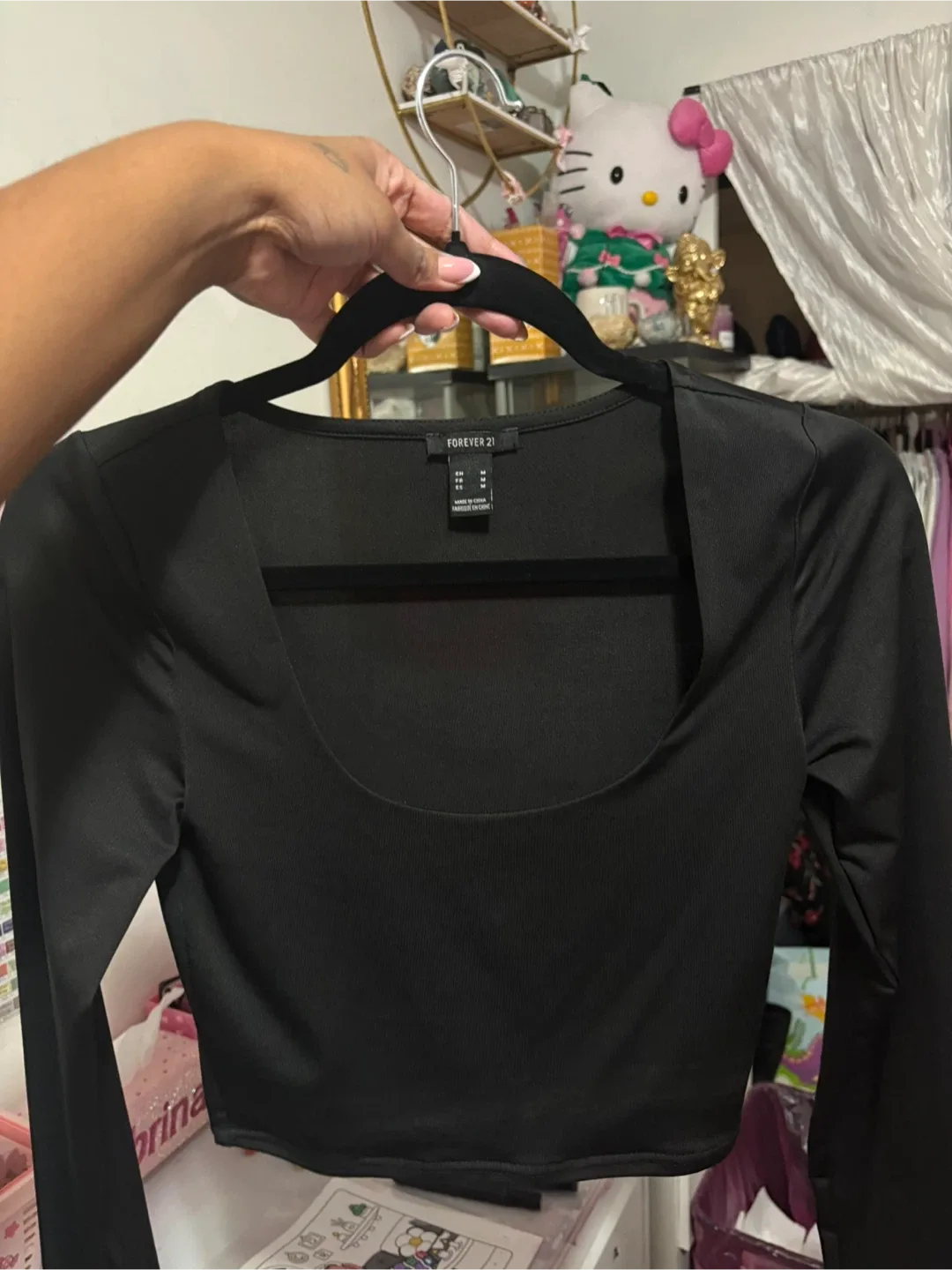 Forever 21 Black Long Sleeve Crop Top - Size M image indicator(2)