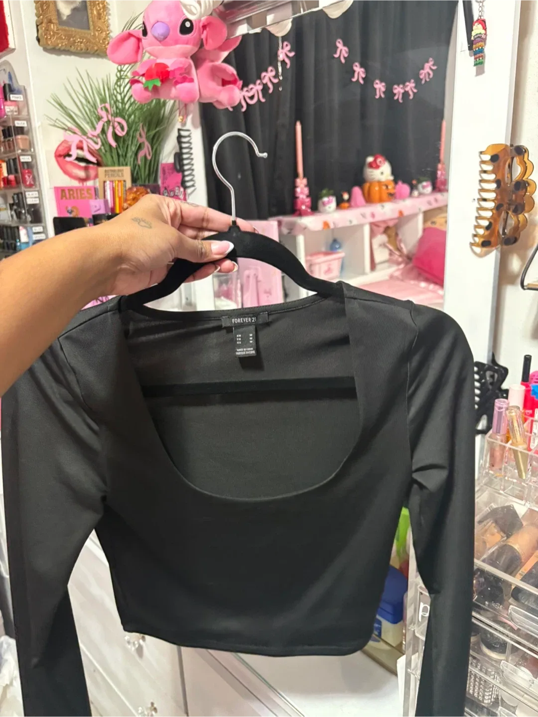 Forever 21 Black Long Sleeve Crop Top - Size M thumbnail