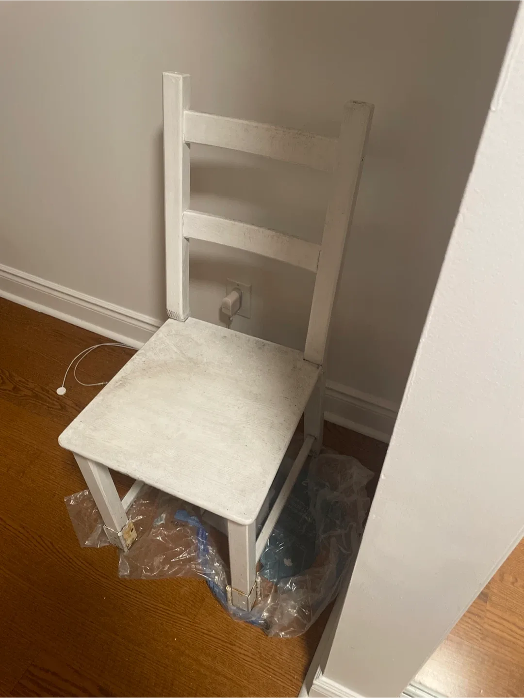 2 Wood Ladderback Chairs image indicator(2)