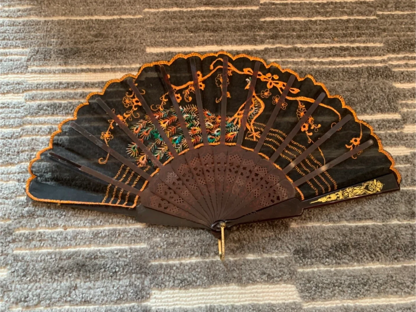 Embroidered Peacock Fan - 1 Broken piece + may need glue image indicator(2)