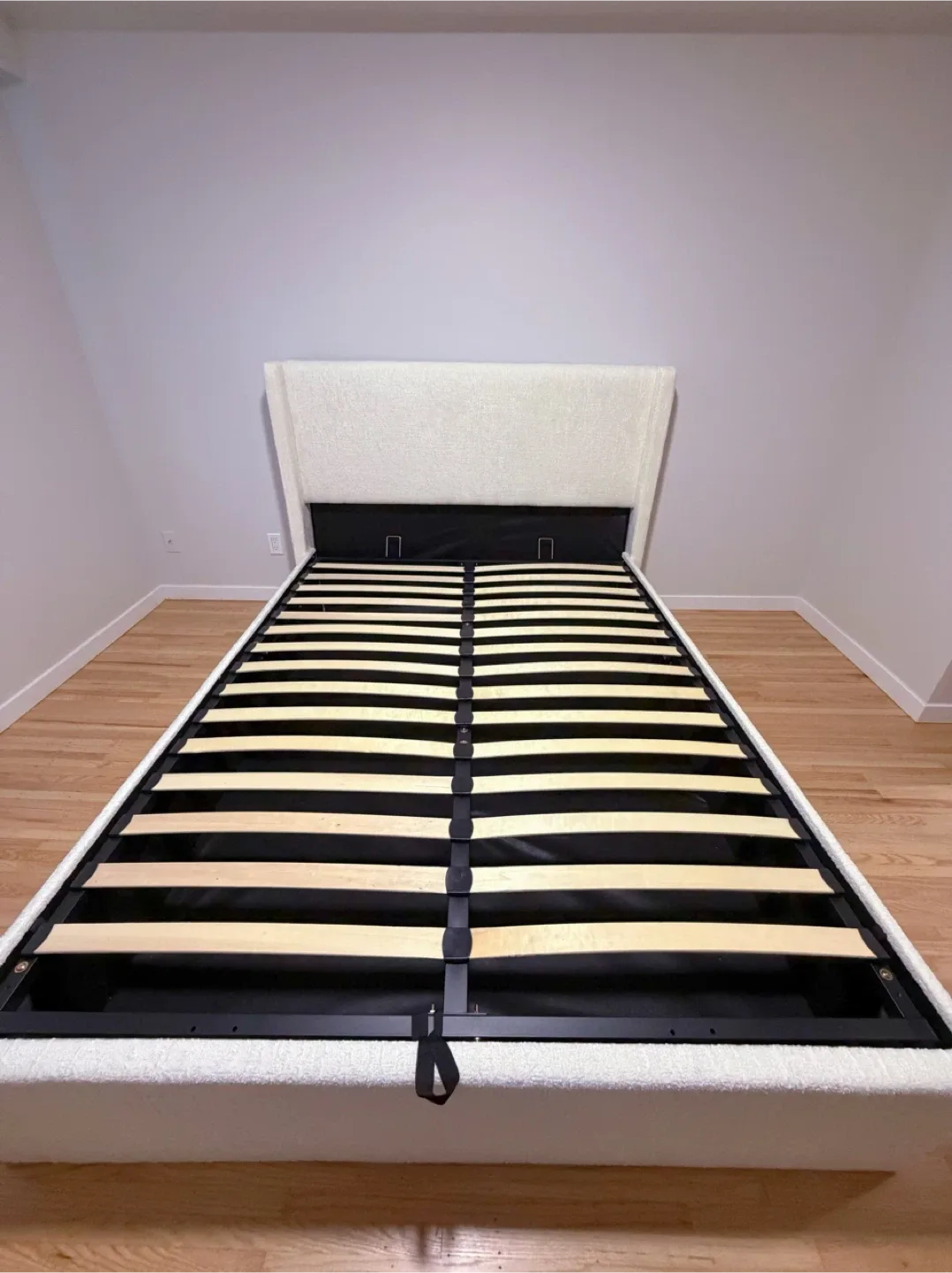 Brand New Wingback Headboard & Hydraulic Lift Storage Bed Frame image indicator(3)