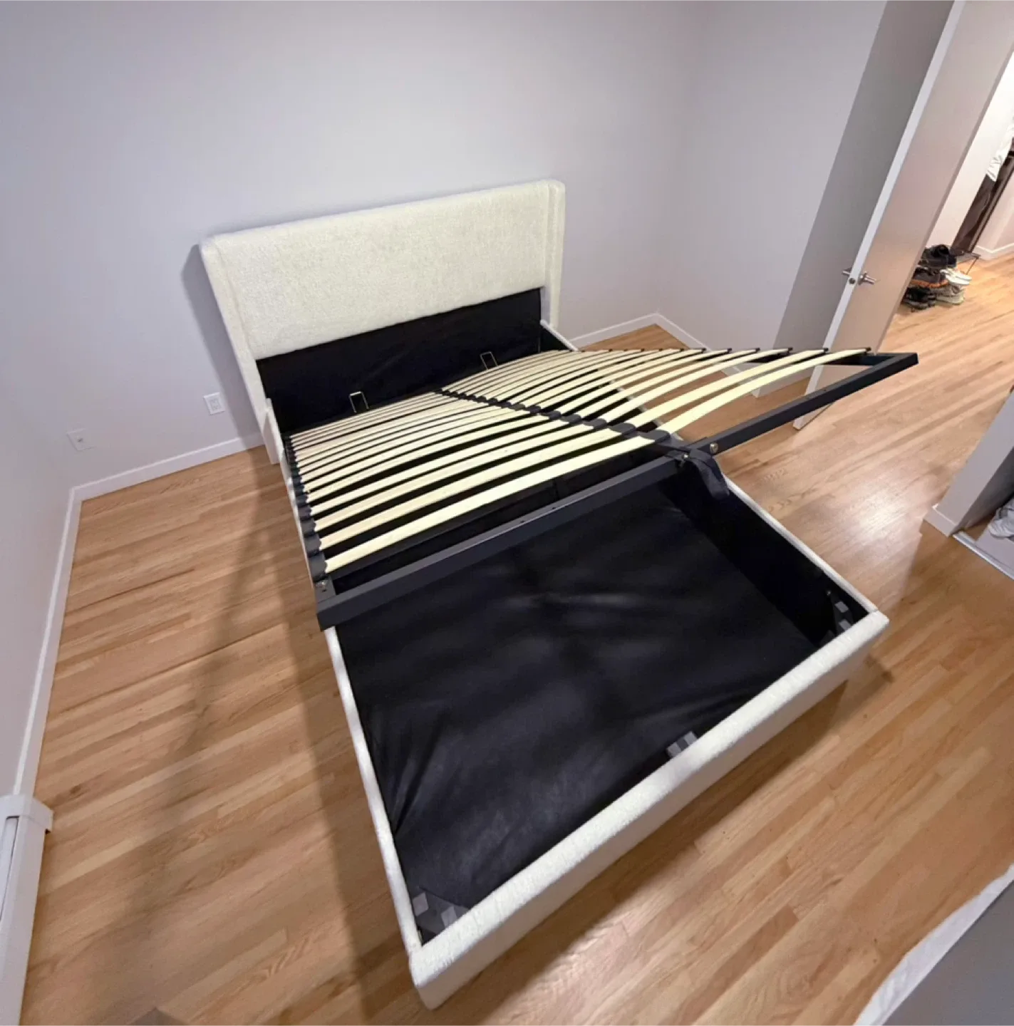 Brand New Wingback Headboard & Hydraulic Lift Storage Bed Frame image indicator(5)