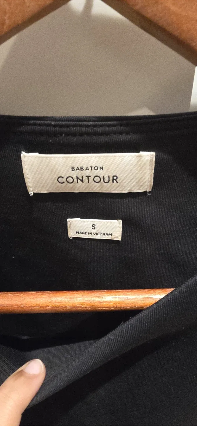 Babaton Contour Black T-Shirt - Size S image indicator(3)