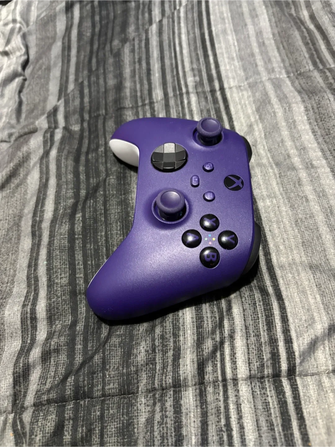 Xbox Series X Console & Controllers image indicator(4)