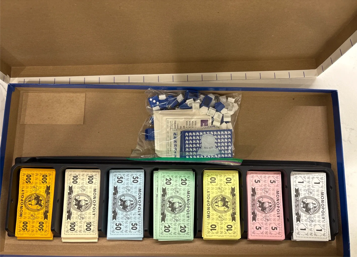 Monopoly New York Yankees Collector's Edition image indicator(4)