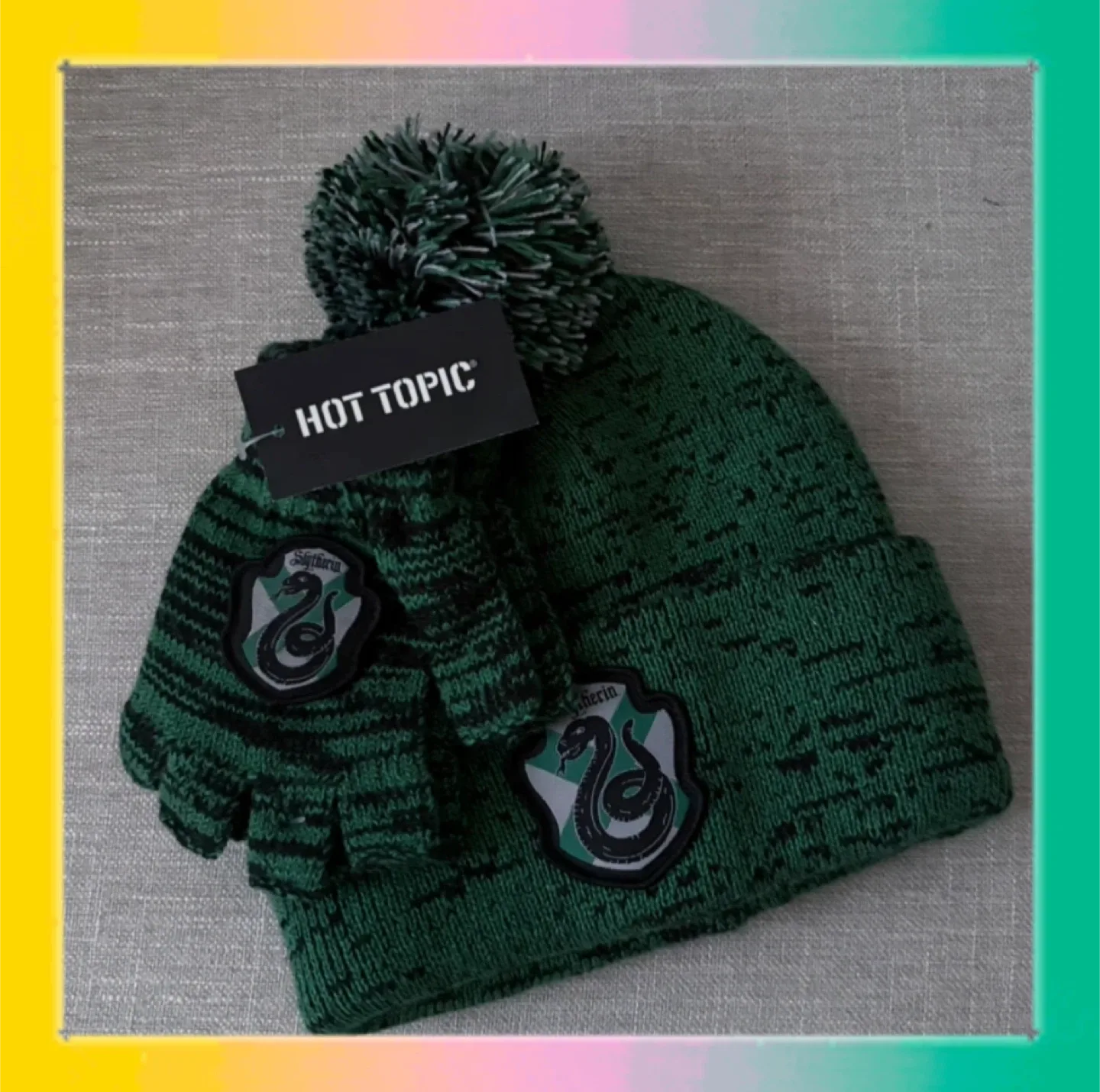 Hot Topic Toque and Mitt Set New - Harry Potter Slytherin thumbnail