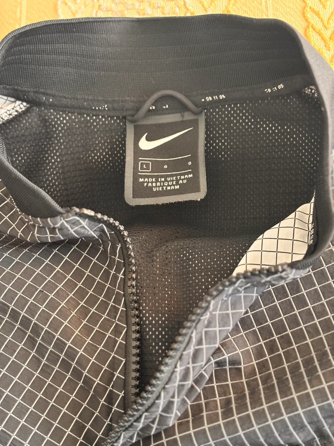 Nike Jacket & Shorts Set - Size L image indicator(4)