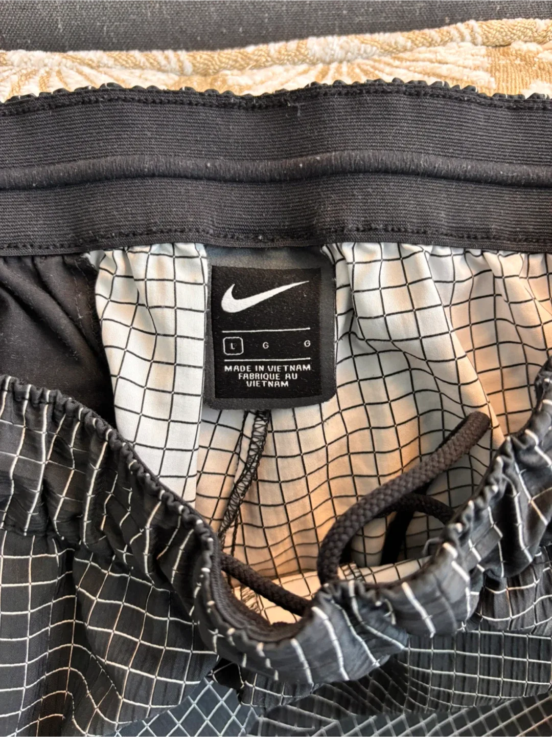 Nike Jacket & Shorts Set - Size L image indicator(5)